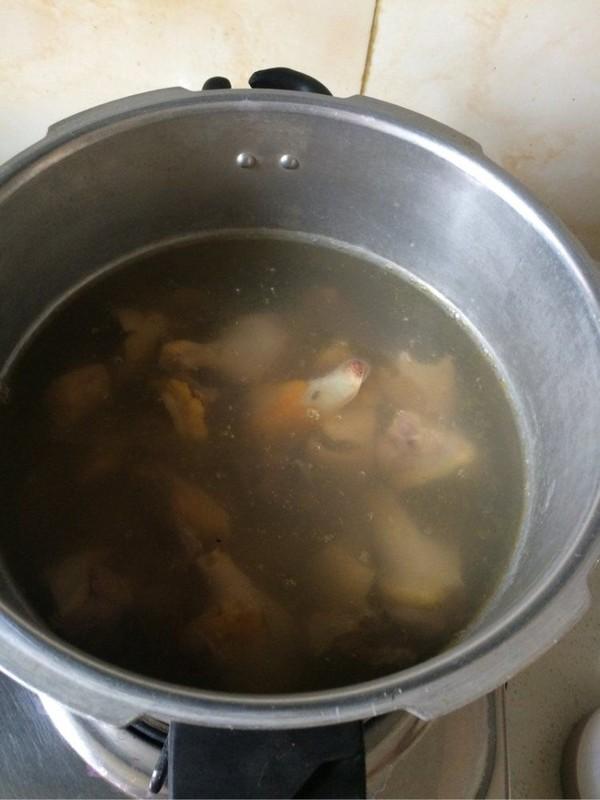 鸭子炖汤和什么一起炖最有营养，鸭子炖汤和白萝卜一起炖最有营养（外婆用了几十年的方法）