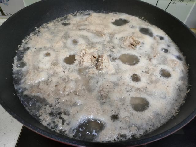 排骨汤炖多久，萝卜排骨汤炖多久（教你正确做法，汤白味鲜特鲜美）