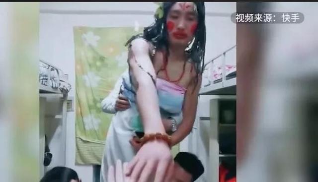 搞笑魔术天外飞仙，“天外飞仙”大唐不倒翁走红