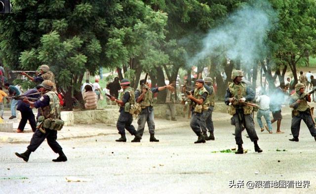 巴布亚新几内亚地图，阿尔及利亚边界开放（第二大岛上的国家巴布亚新几内亚）