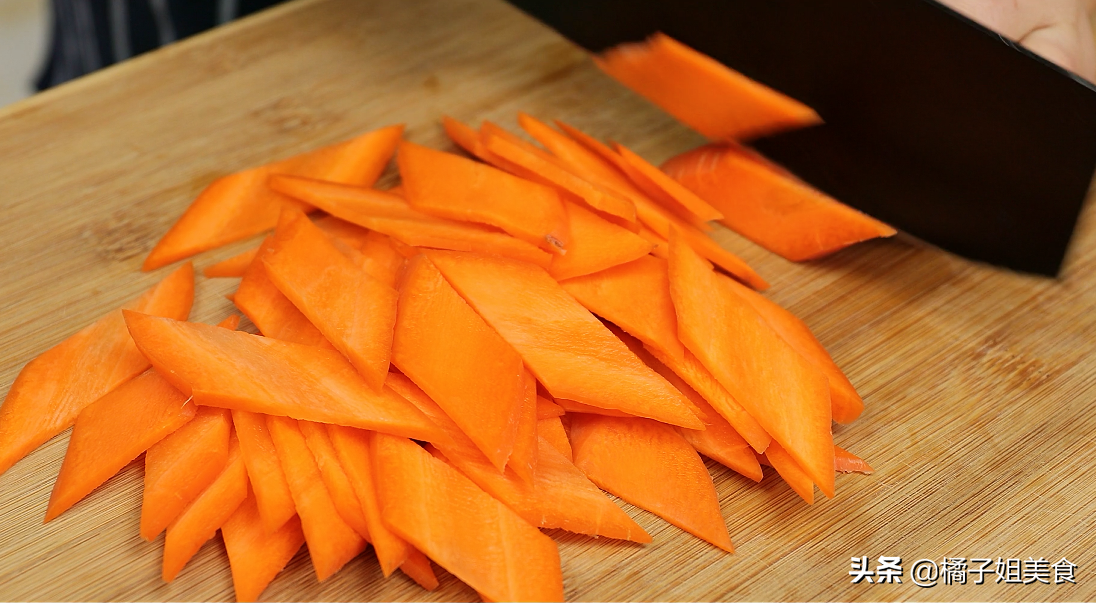 图片[4]-简单又实惠的胡萝卜豆泡炒菜做法 色香味俱全 全家都爱吃-起舞食谱网