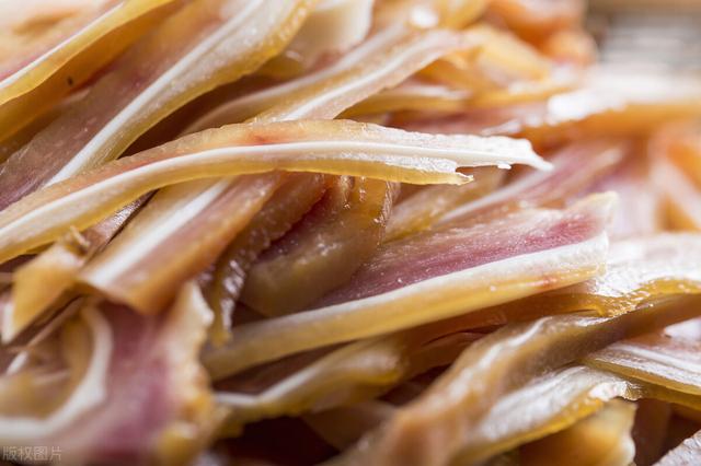 猪耳朵的营养价值有多少，猪耳朵热量（夏季吃一碗营养价值丰富的凉拌猪耳朵到底有多爽）