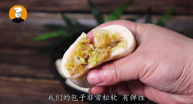 白菜包子馅怎么做好吃，夏天怎么做白菜馅包子（白菜包子这样调馅太香了）