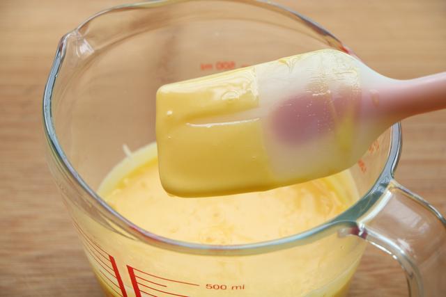 怎样制作好吃又简单的冰淇淋呢，想吃冰淇淋别再出去买