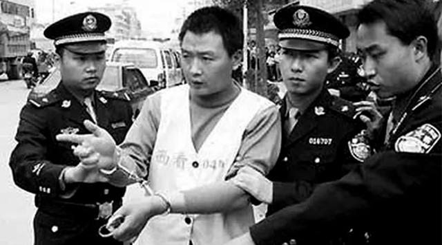 西安凶杀大案，西安大案董雷原型（出动一万人捉拿《121枪杀大案》凶手）