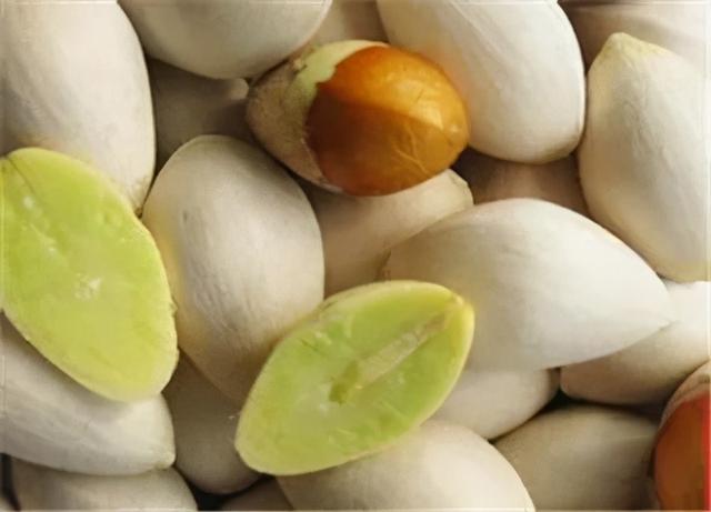 白果有什么功效，白果有什么功效与作用（捡回来的白果，到底能不能吃）