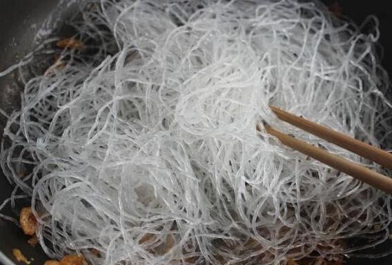 圖片[5]-【圓白菜炒粉絲】做法步驟圖 又美味 自己在家做比買的好吃-起舞食譜網