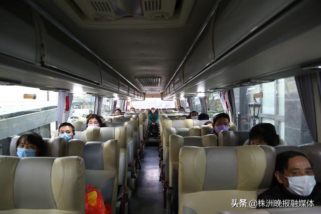 55座大客车价格，宇通55座客车报价（株洲市发出首趟跨省复工班车）