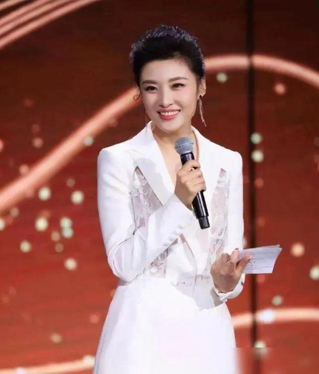 周涛个人资料，周涛个人资料及简介婚史（连续主持16届春晚）