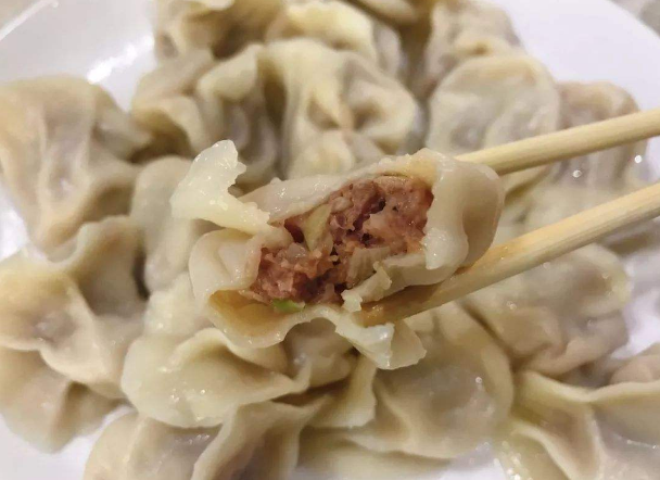 牛肉馅怎样调好吃，牛肉馅怎么调好吃（学会20年饺子馆师傅这一招）