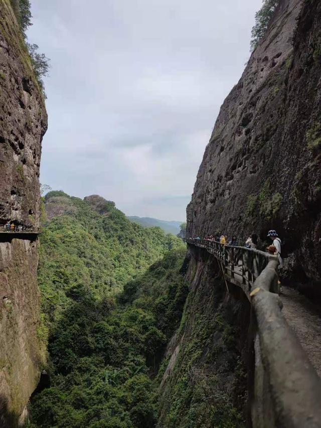 梅州五指石风景区，五指石风景区里面的磨肚峰简介（风景秀丽的小众旅游胜地）