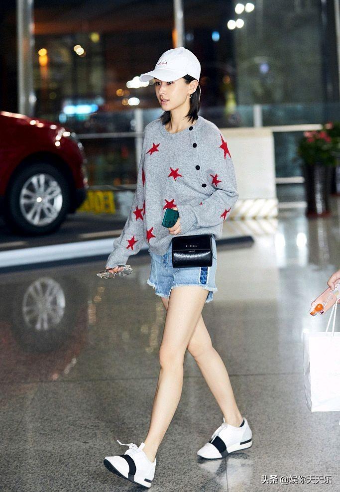 王子文官方身高162,但是节目中自爆身高159,但有网友曾经用合影"测算"