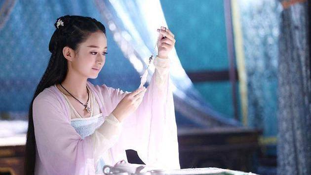 古人用什么暗喻爱人，古人用哪些词语来表示自己心爱的人（这两句诗到底是什么意思）