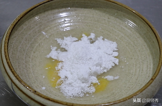 拔丝茄子的做法家常，拔丝茄子的美味做法（即可当甜菜也可做零食）