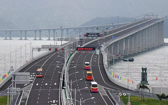 港珠澳大桥遇难题，港珠澳大桥是用120个什么建成的（破解港珠澳大桥施工最大难点）