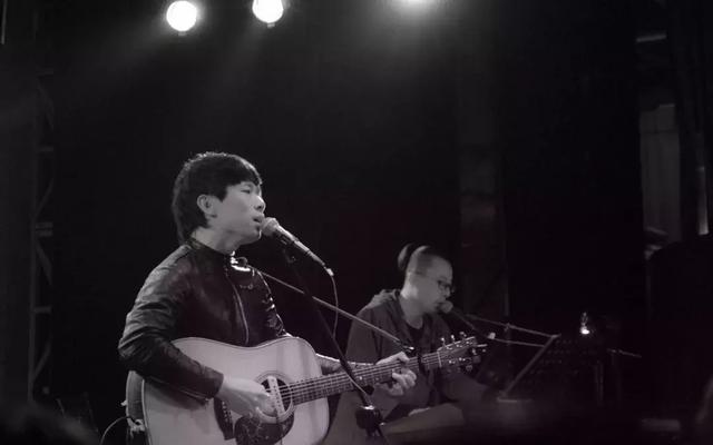 一听等于多少瓶，播放1瓶的等于几（民谣很穷，赵雷很火）