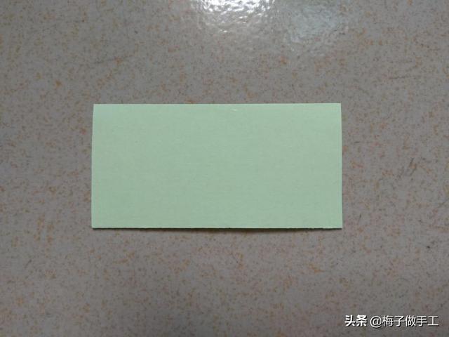 纸扇的折法，纸扇的折法(简单实用)（童年玩具纸扇子怎么折）