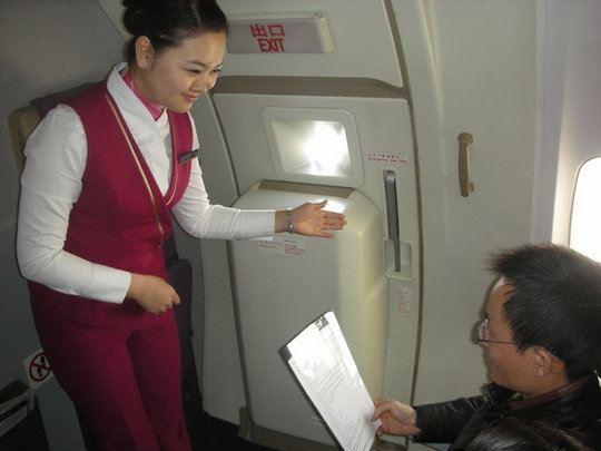 选了座,而是由航空公司全盘综合考虑和反复核查之后,进行的"官方占座"