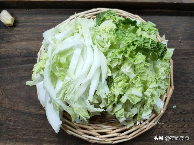 白菜丸子汤怎么做，给孩子煮一锅白菜肉丸汤