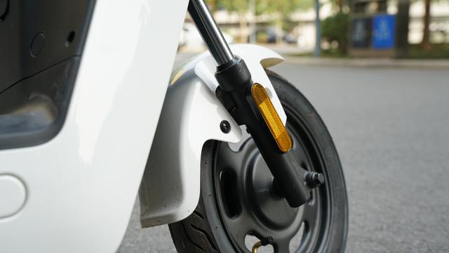 摇摆二轮滑板怎么玩，两轮滑板怎么玩（两千元档也能拥有全能选手）