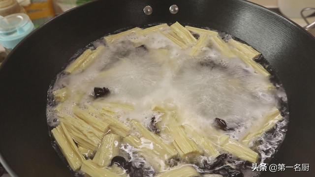 腐竹怎么炒，腐竹怎么炒好吃家常做法视频（这才是清炒腐竹的家常做法）