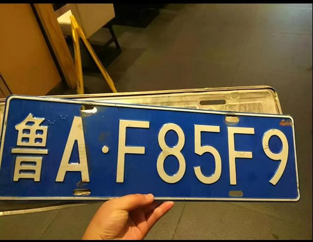 汽车车牌怎么安装，新车牌照怎么安装（车牌丢了去哪补）