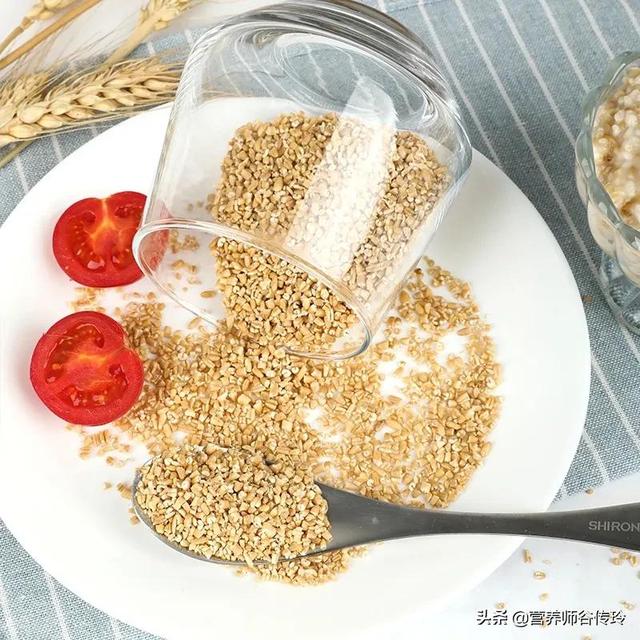 燕麦片的正确吃法，燕麦片的食用方法（解锁燕麦的N种吃法）