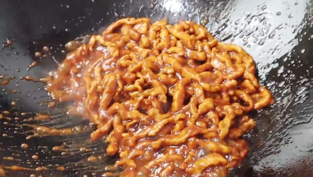 图片[5]-【京酱肉丝】做法步骤图 炒出来口感嫩滑鲜香 好吃又下饭-起舞食谱网