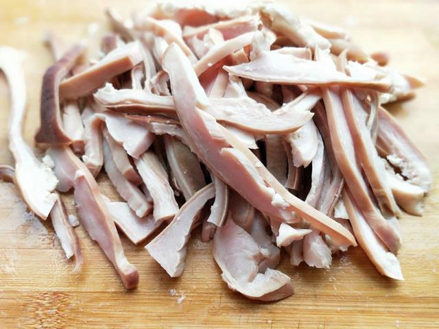 猪肚是指猪的哪个部位，猪肚鸡的功效与作用（多吃猪肚可以养胃有道理吗）