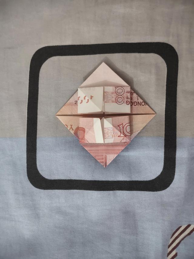 超简单的手工折纸爱心详细教程，折爱心步骤