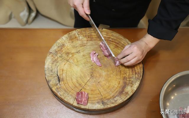 酥肉粉是什么粉，小酥肉专用粉是什么粉（炸小酥肉用红薯粉芡还是玉米粉芡）