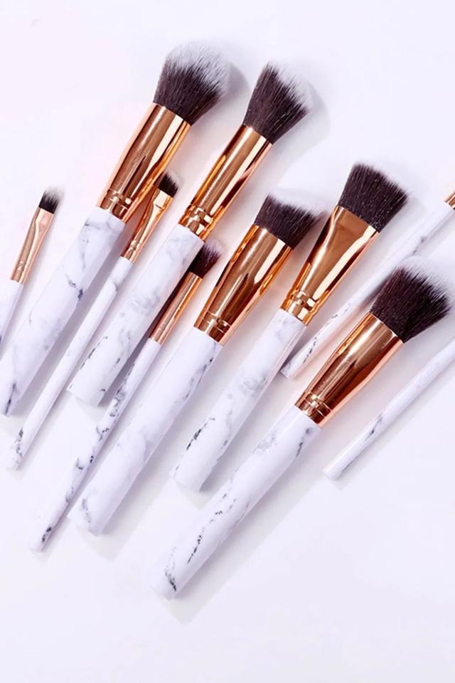 过期的彩妆眼影属于什么垃圾，过期的彩妆眼影属于什么垃圾分类（垃圾分类图鉴，女生必看指南）