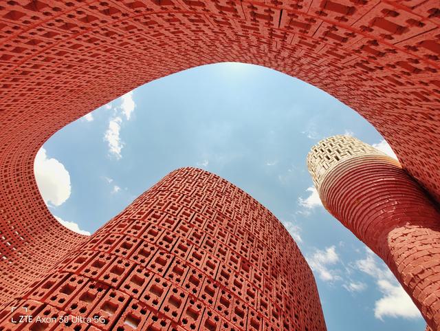 手机拍月亮参数，能拍月亮的手机有哪些（用手机这样拍出高级感创意月亮照片）