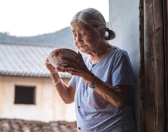 蛮横大老爷nikeaj，大老爷修改器（“我那个飞扬跋扈的爷爷）