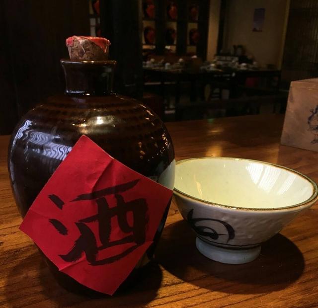 古代的酒多少度，古代发酵酒多少度（为何古人连喝好几坛都不会醉呢）