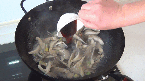 炒平菇用焯水吗，平菇焯水的方法（教你地道家常菜）