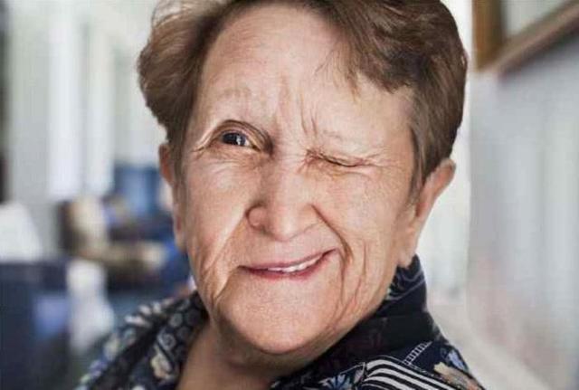 右眼跳男人是什么预兆，老人常说：“左眼跳财