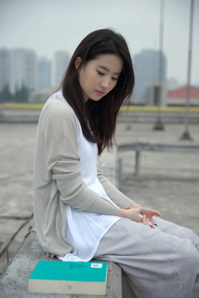 如果思念有声音  你早该震耳欲聋，如果思念有声音下一句（半夜睡不着想念一个人的说说图片）