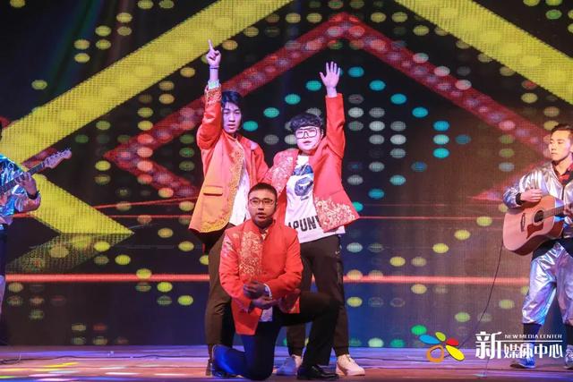 外婆的澎湖湾串词，外婆的澎湖湾串词主持人（2019元旦晚会）