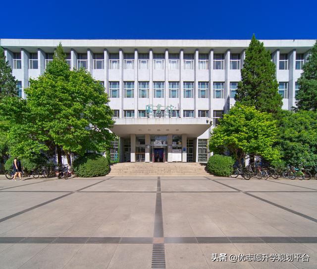 大连理工大学盘锦，大连理工大学盘锦校区简历（大学的分校、校区和本部有什么区别）