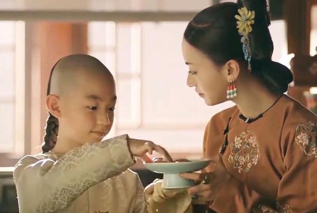 乾隆有17个儿子，为何要把皇位传给嘉庆？学者：实属无奈之举