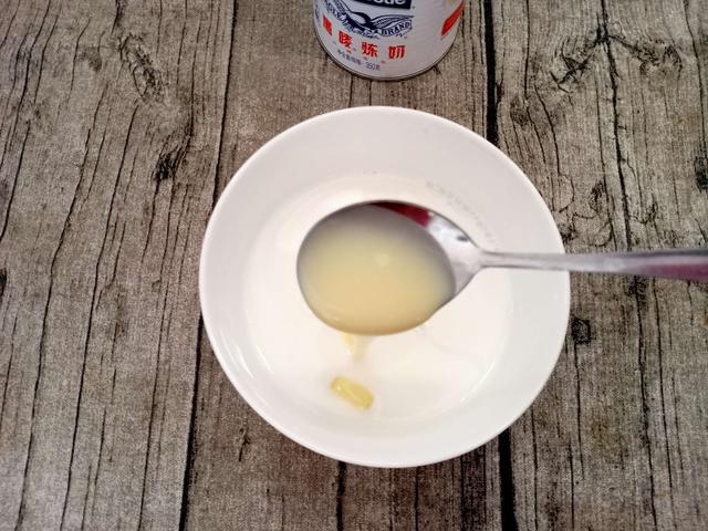 最简单的牛奶饼干，超级纯牛奶饼干的做法（在家自制小零食）
