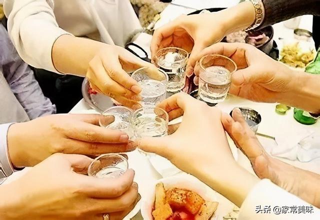 敬酒文化敬酒礼仪，白酒敬酒礼仪（喝白酒：不懂礼仪怎么行）