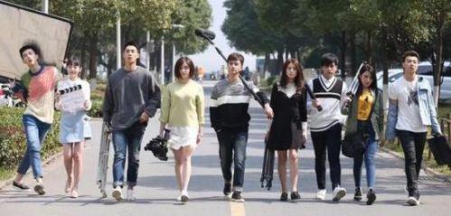 怎样让头发变软，为什么头发会变细软（能将睡觉醒来时乱得象鸡窝一样的头发整靓）