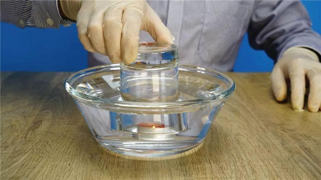 蜡烛为什么可以燃烧，蜡烛为什么可以燃烧（你能让蜡烛在水底下燃烧吗）