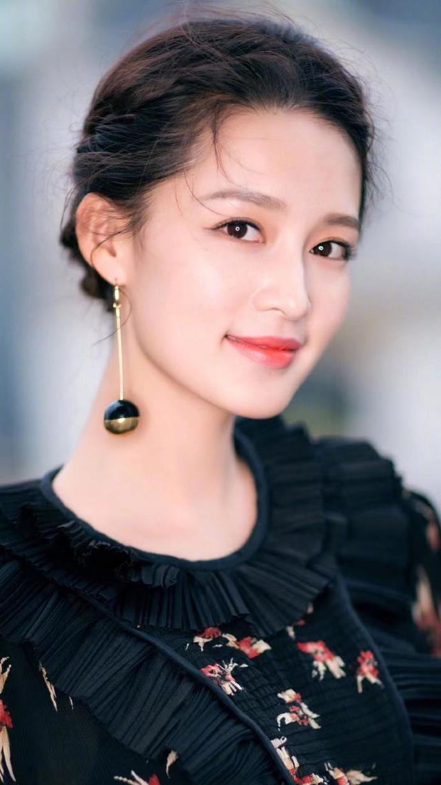 李沁和孙怡的对比照，李沁孙怡迷之撞脸（孙怡和李沁的长相区别到底在哪）