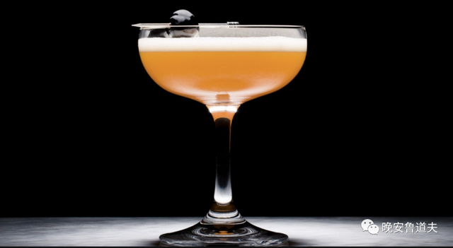 鸡尾酒的名字，好听的鸡尾酒的名字（在家就能调的九款超棒的经典鸡尾酒）