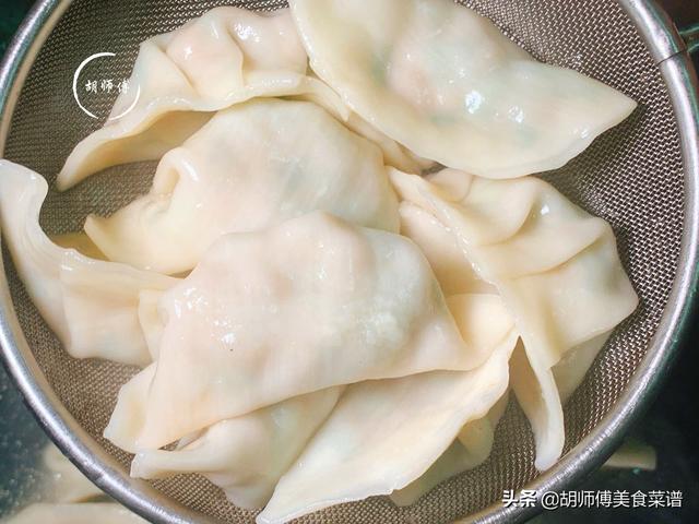 冷冻的饺子怎么煮，冷冻饺子怎么煮（有人用冷水有人用热水）