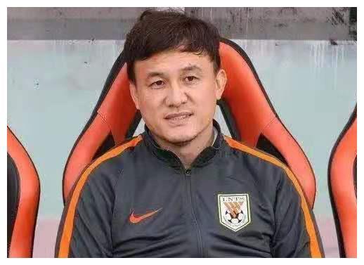 足球中的中锋是干什么的，足球里的中锋是干什么的（李铁跟郝伟好好学着点）