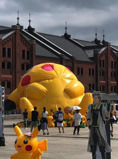 可爱的皮卡丘来了，可爱的皮卡丘!（新人婚礼邀请皮卡丘助兴图片）